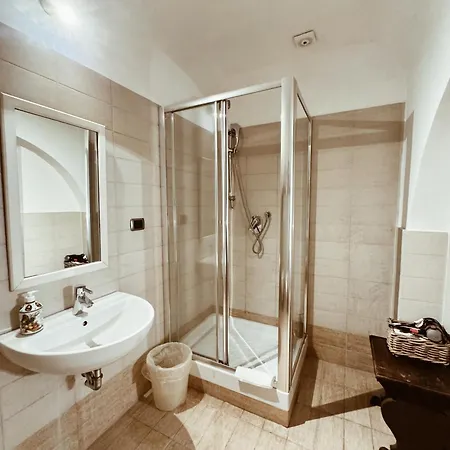 Residenza Tritone Luxury Trevi Fountain Gasthof *